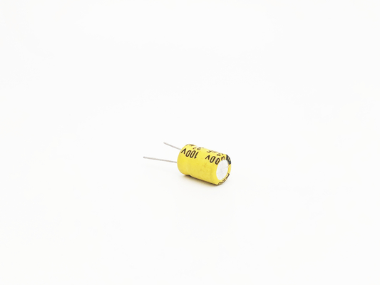 2000 घंटे उच्च अस्थायी कैपेसिटर 33UF100V कम ESR 20% सहिष्णुता
