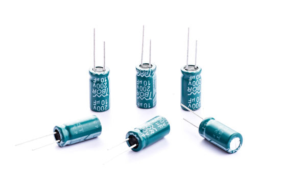 इलेक्ट्रॉनिक गिट्टी के लिए एल्यूमिनियम 10UF200V 8x16mm रेडियल इलेक्ट्रोलाइटिक कैपेसिटर