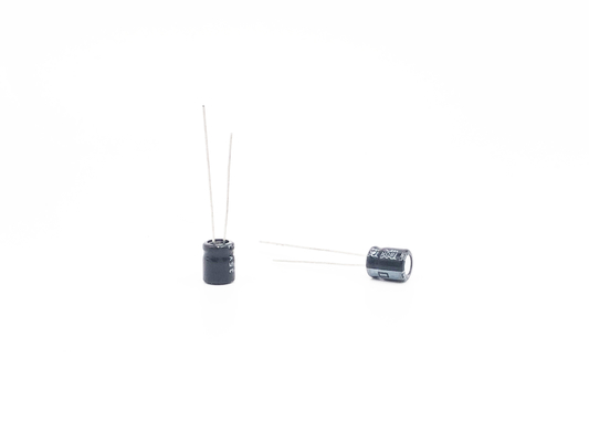 ब्लैक मिनिएचर एल्युमिनियम इलेक्ट्रोलाइटिक कैपेसिटर 47UF 35V TW BOR