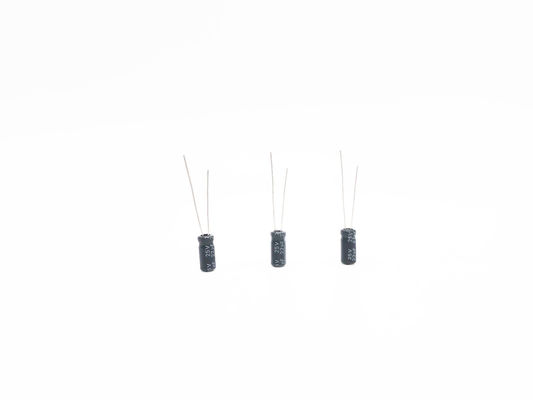 22UF 25V लघु एल्यूमिनियम इलेक्ट्रोलाइटिक कैपेसिटर 5X11mm RoHS