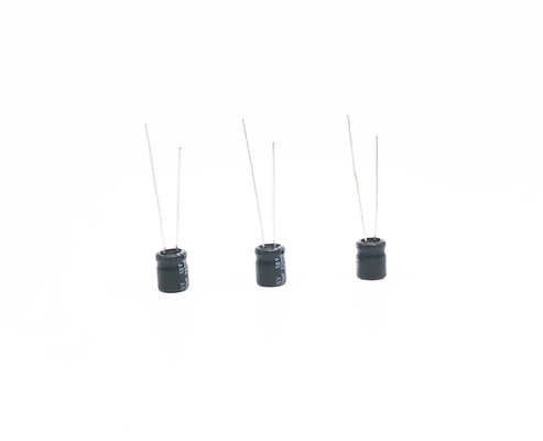 रेडियल लीड लघु संधारित्र 220UF16V 6.3X11mm