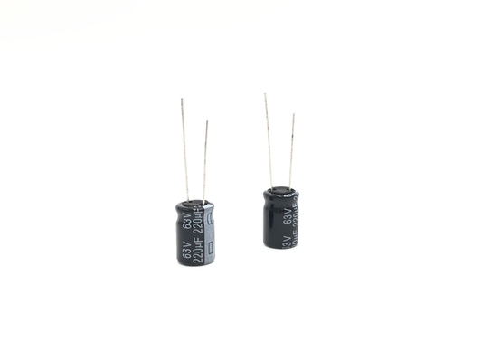 ISO9001 10X17mm रेडियल लीड इलेक्ट्रोलाइटिक कैपेसिटर 220UF 63V