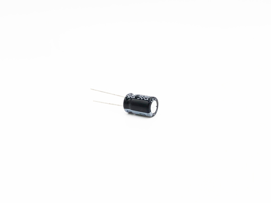 ISO9001 10X17mm रेडियल लीड इलेक्ट्रोलाइटिक कैपेसिटर 220UF 63V