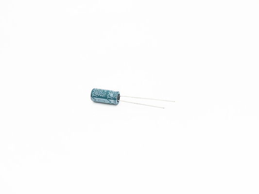 ISO9001 8X16MM रेडियल एल्युमिनियम इलेक्ट्रोलाइटिक कैपेसिटर 10UF200V