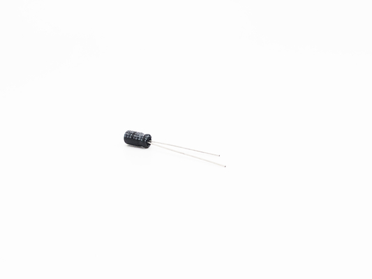 2000 घंटे लोड लाइफ रेडियल लीड टाइप कैपेसिटर 4.7UF 50V 5x11mm