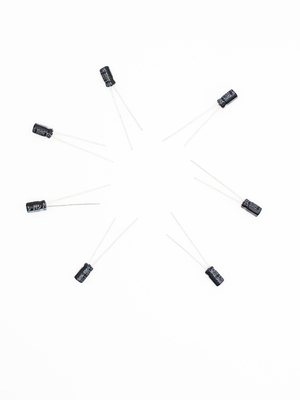 2000 घंटे लोड लाइफ रेडियल लीड टाइप कैपेसिटर 4.7UF 50V 5x11mm