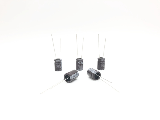 एनर्जी सेविंग लाइट इन्वर्टर कैपेसिटर 10uf 250v चौड़ा तापमान 22X35MM