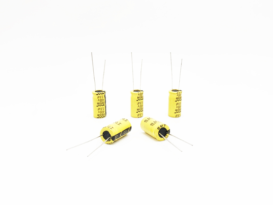 56UF 63V 8X12MM एलईडी लाइट कैपेसिटर वाइड तापमान ISO9001