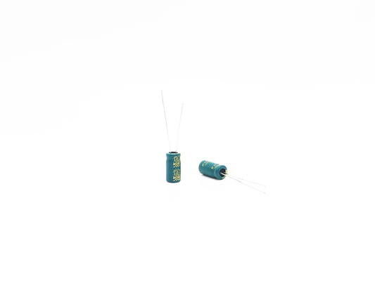 एलईडी लाइट के लिए 8x12MM 4.7UF250V कम ESR इलेक्ट्रोलाइटिक कैपेसिटर
