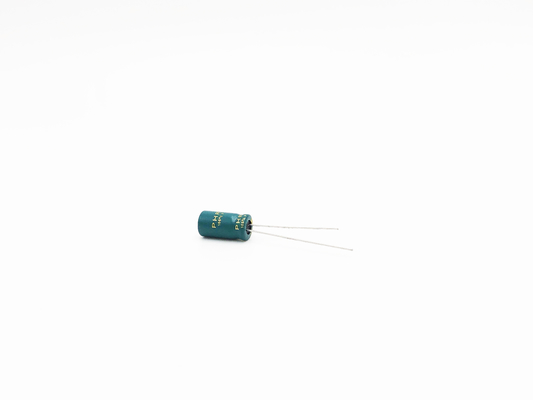 एलईडी लाइट के लिए 8x12MM 4.7UF250V कम ESR इलेक्ट्रोलाइटिक कैपेसिटर